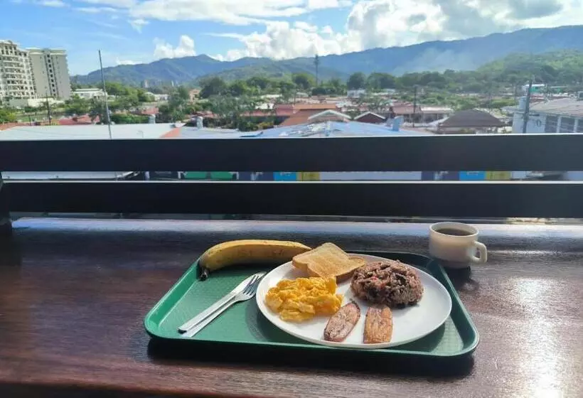 旅馆 La Hacienda Rooms & Food