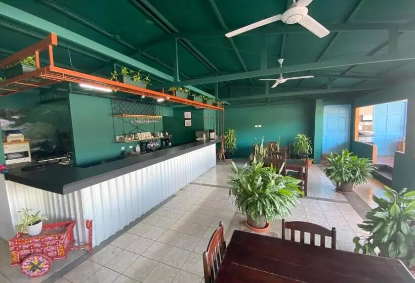 旅馆 La Hacienda Rooms & Food