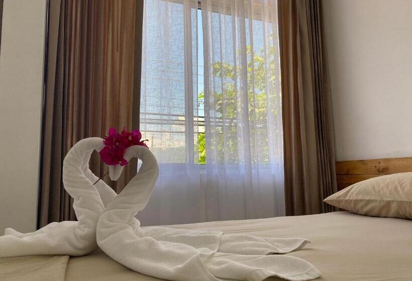 هاستل La Hacienda Rooms & Food