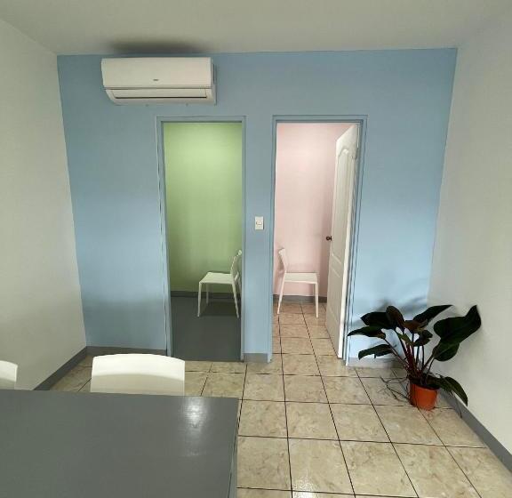 هاستل La Hacienda Rooms & Food