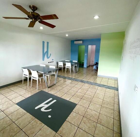 هاستل La Hacienda Rooms & Food