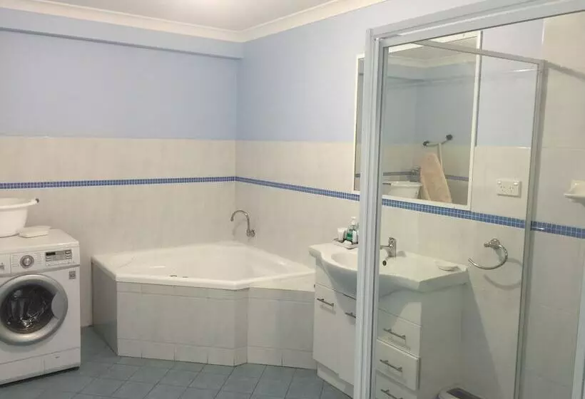 Driftwood Apartments