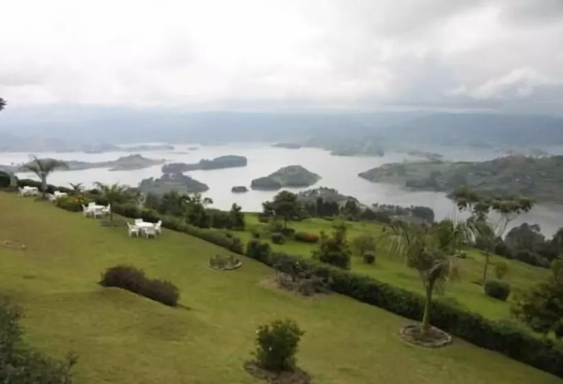 هتل Bunyonyi Safaris Resort