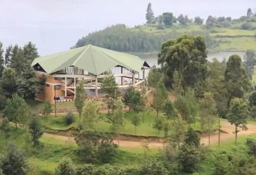 هتل Bunyonyi Safaris Resort