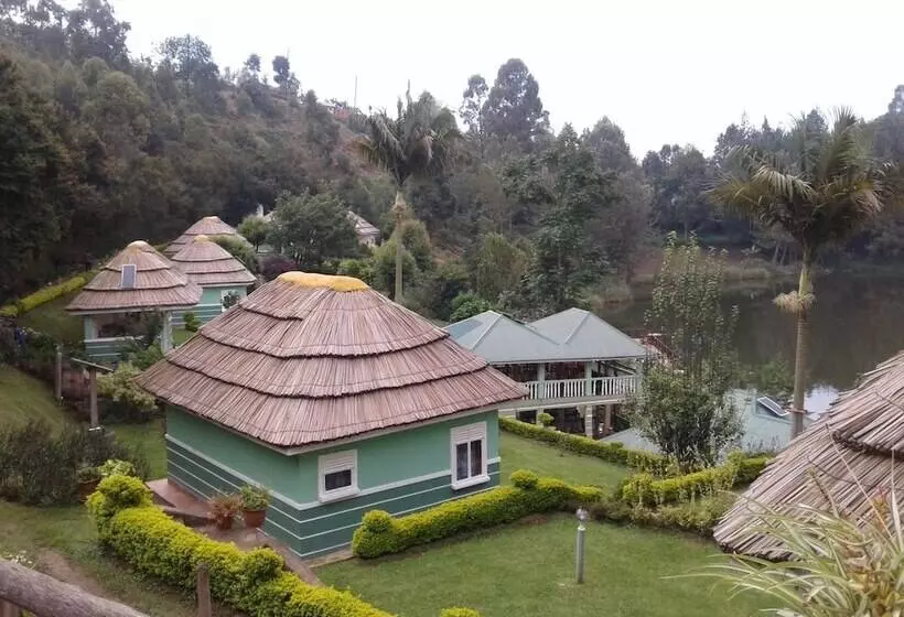 هتل Bunyonyi Safaris Resort