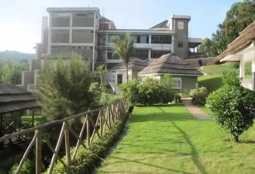 هتل Bunyonyi Safaris Resort