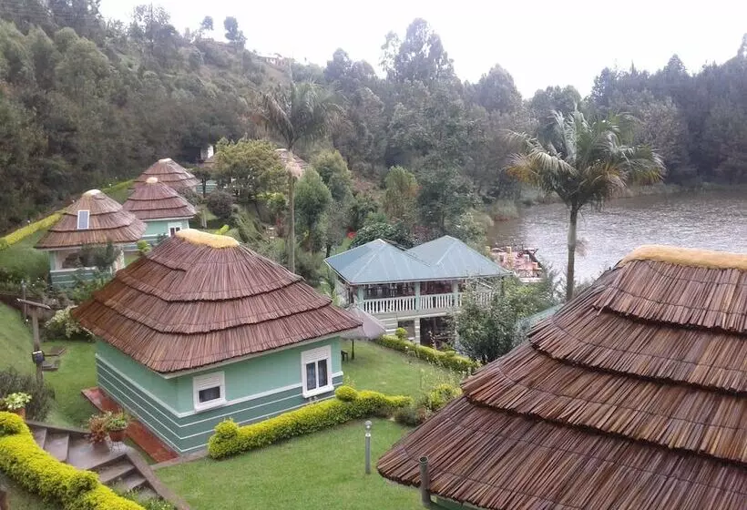 هتل Bunyonyi Safaris Resort