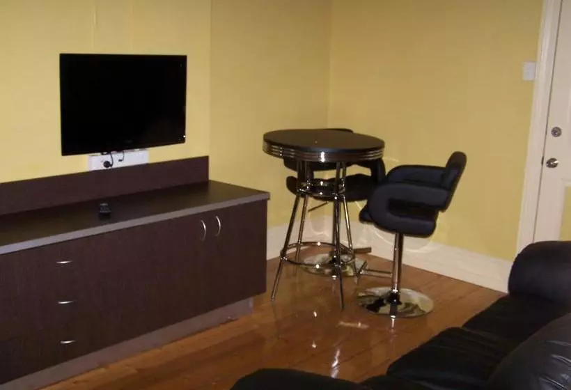 هتل Moondyne Joe's