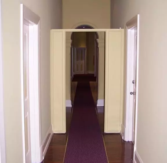 هتل Moondyne Joe's