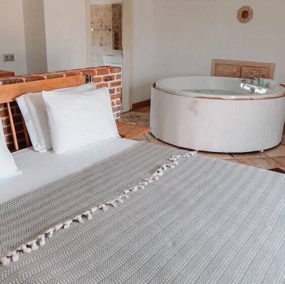 בית מלון כפרי Orino Suites