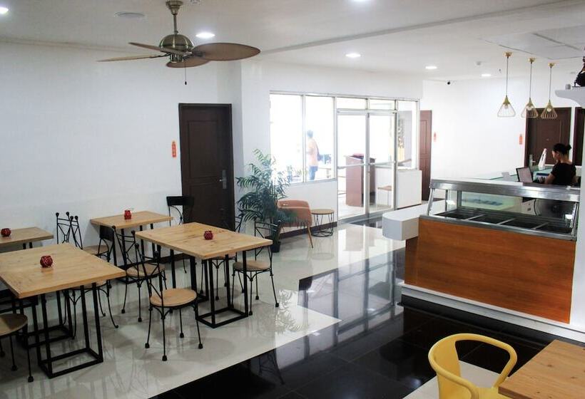 Hotel Travelbee Capitol Inn