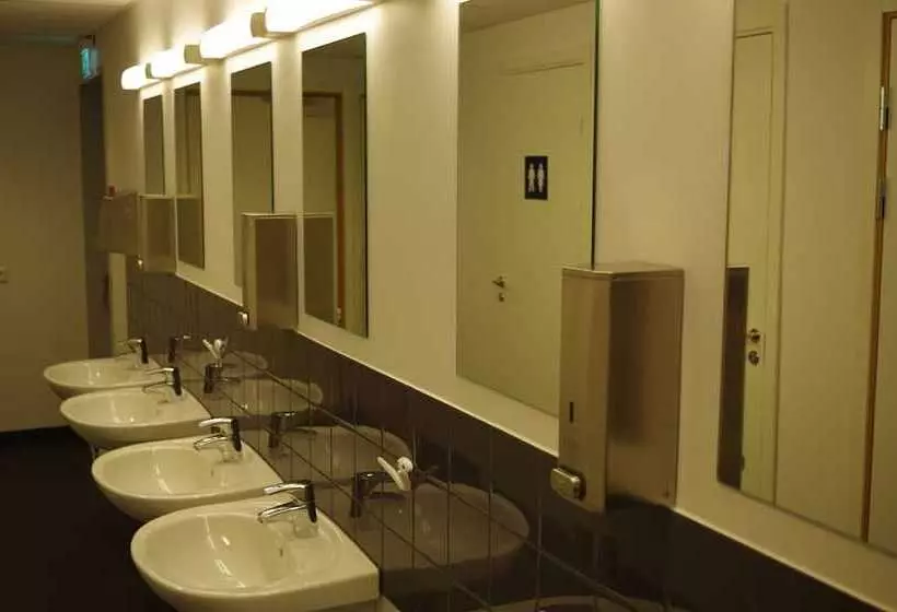 Spoton Hostel & Sportsbar