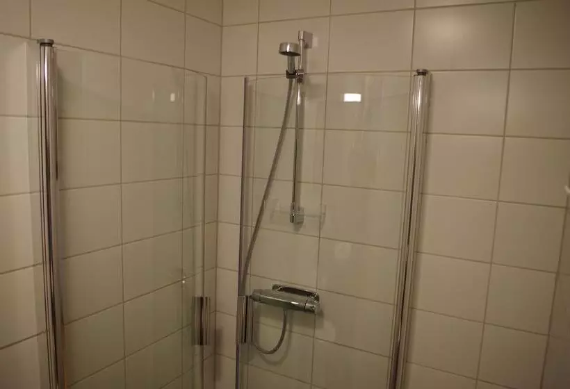 Spoton Hostel & Sportsbar