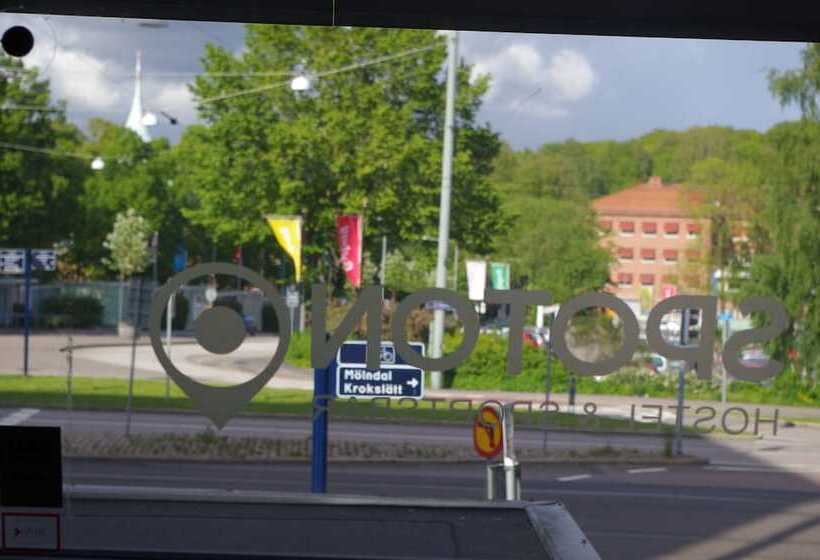 Spoton Hostel & Sportsbar