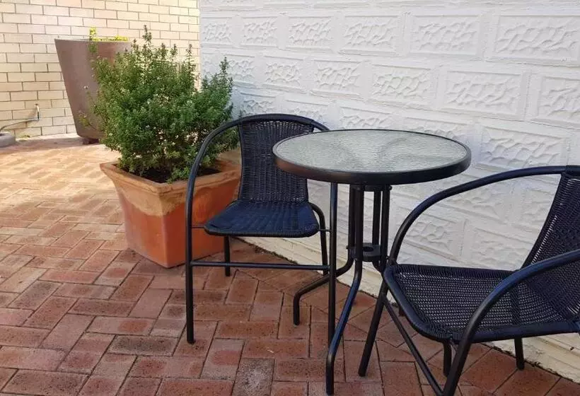 Albany Holiday Units