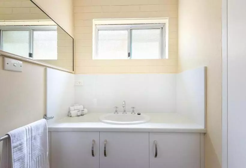 Albany Holiday Units