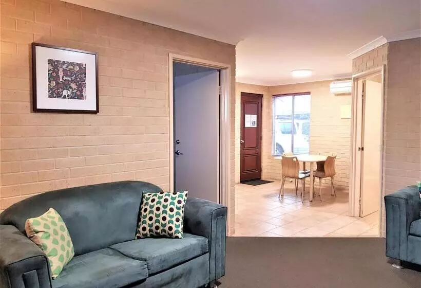 Albany Holiday Units