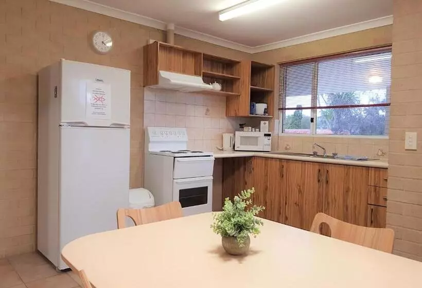 Albany Holiday Units