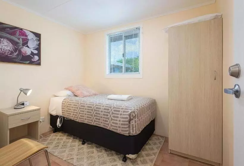 Albany Holiday Units