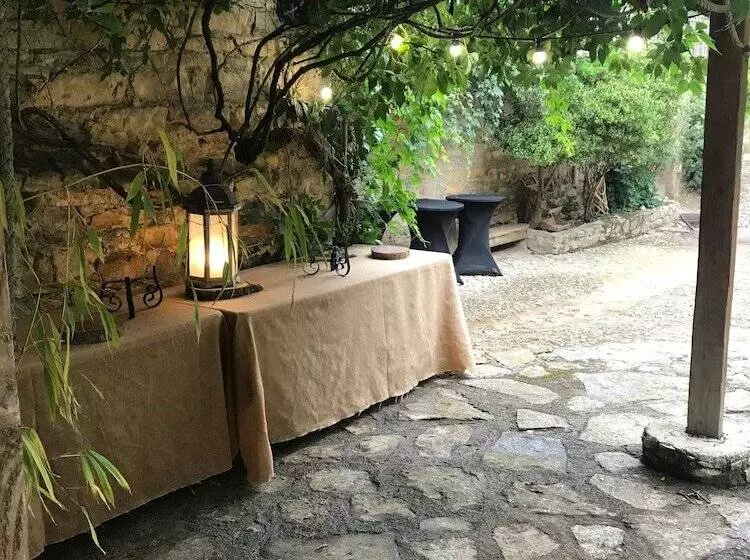 ベッドアンドブレックファースト Domaine D Alcapies