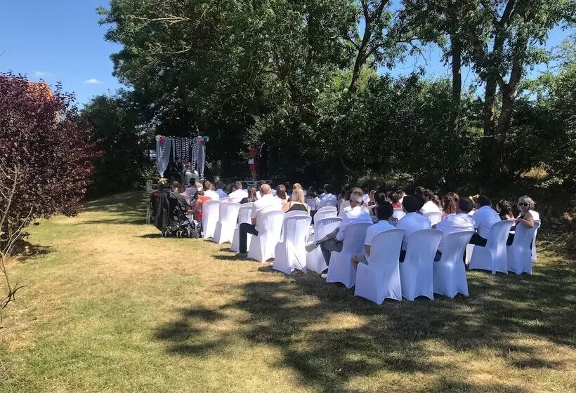 ベッドアンドブレックファースト Domaine D Alcapies