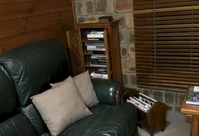 فندق Farmhouse Flat Pet Friendly