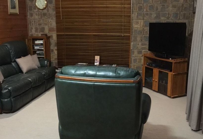 فندق Farmhouse Flat Pet Friendly