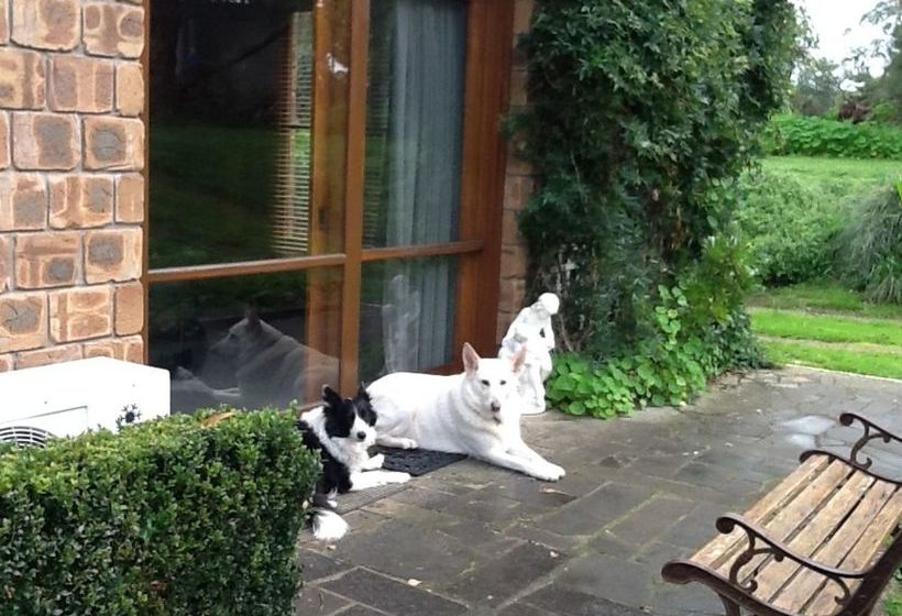 فندق Farmhouse Flat Pet Friendly