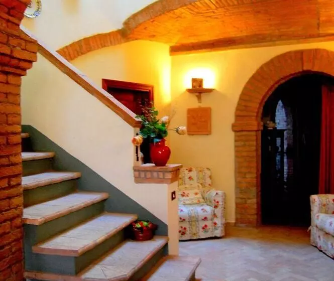 هتل Il Castello Di Rosceto