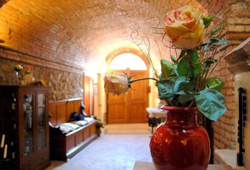 هتل Il Castello Di Rosceto