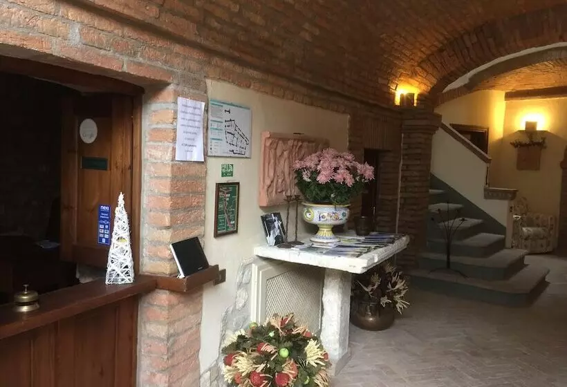 هتل Il Castello Di Rosceto