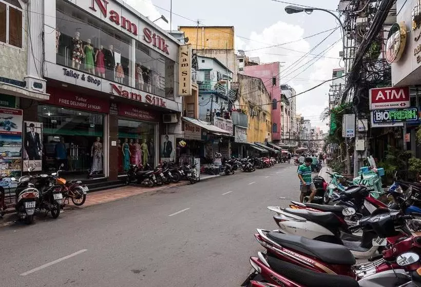 هتل Canary Saigon