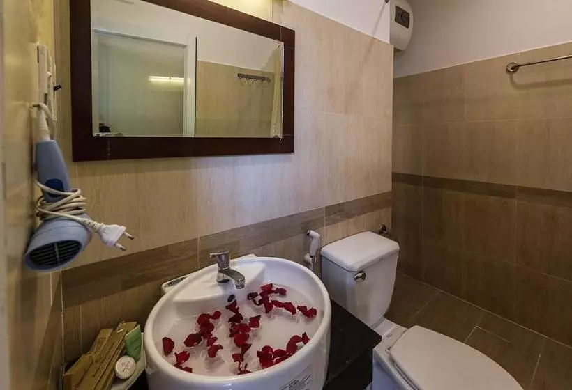 هتل Canary Saigon