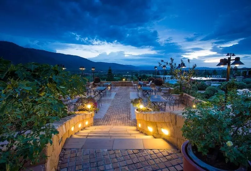 Hotel Toscana Town Square Suites