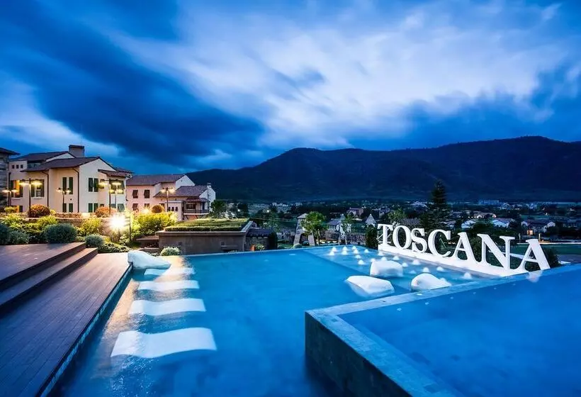 Hotel Toscana Town Square Suites