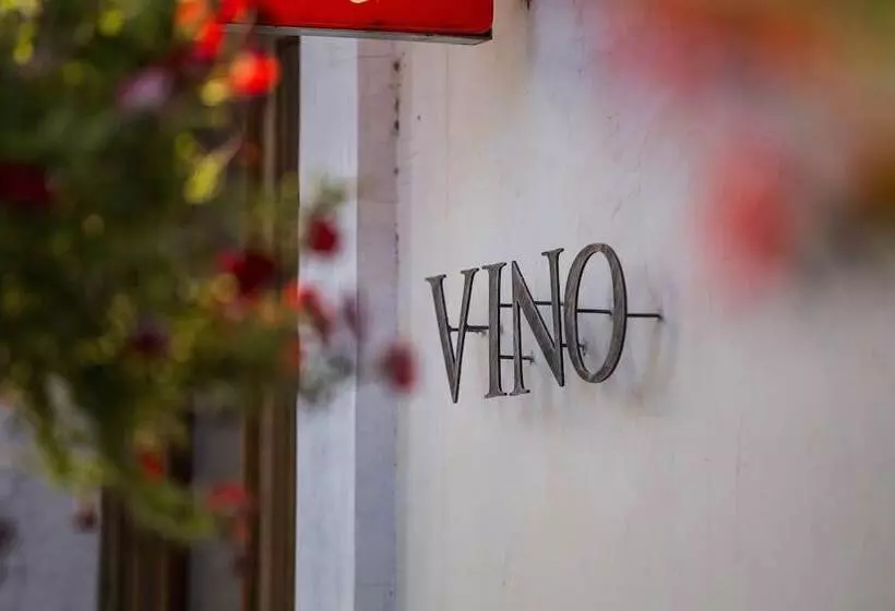 Hotel Toscana Town Square Suites