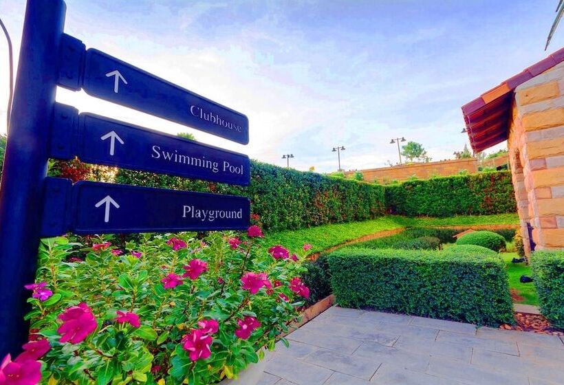 בית מלון כפרי Toscana Town Square Suites