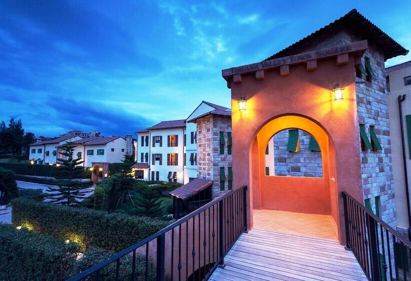 בית מלון כפרי Toscana Town Square Suites