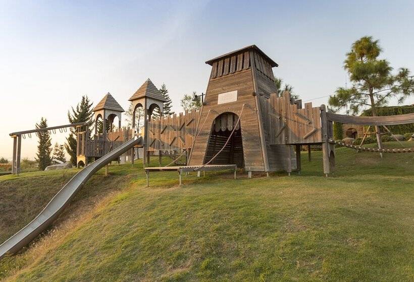 בית מלון כפרי Toscana Town Square Suites