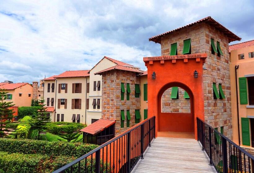 בית מלון כפרי Toscana Town Square Suites