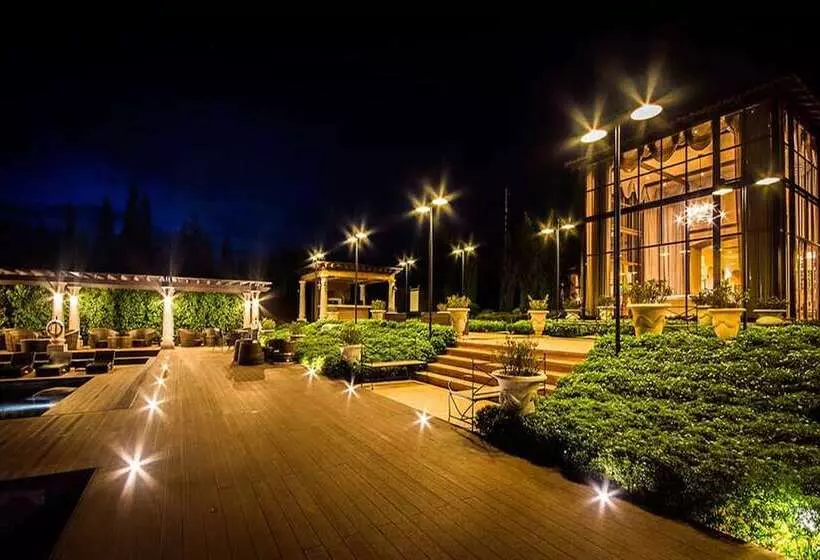 Hotel Toscana Town Square Suites