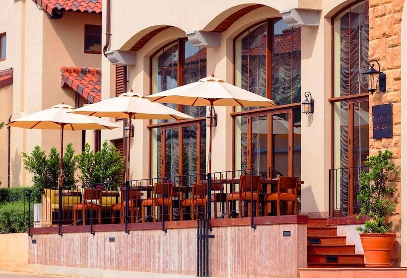 בית מלון כפרי Toscana Town Square Suites