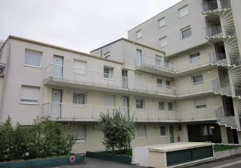 Kosy Appart Hôtel Le Champ De Mars Reims