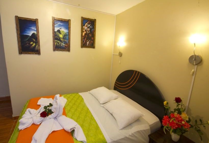 Hotel Hostal Dennys House