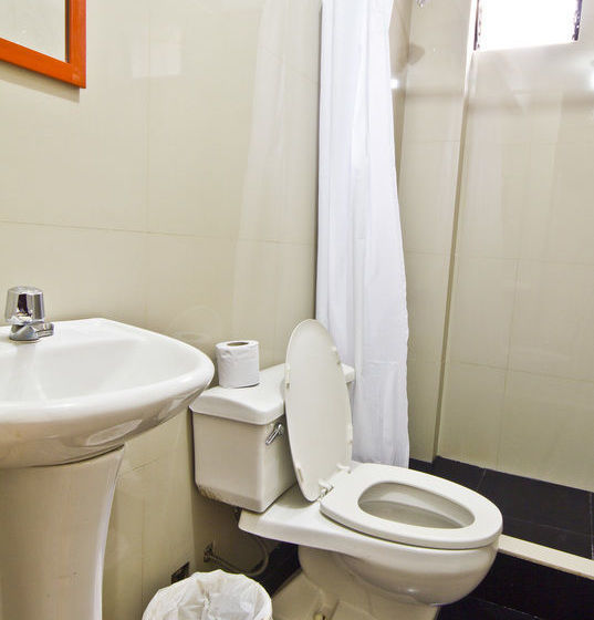 Hotel Hostal Dennys House