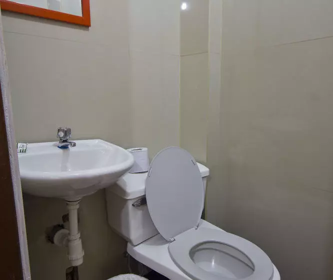 Hotel Hostal Dennys House