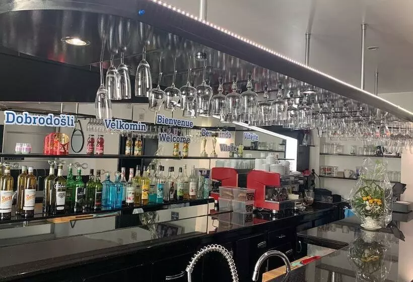 هتل Hôtel Le National