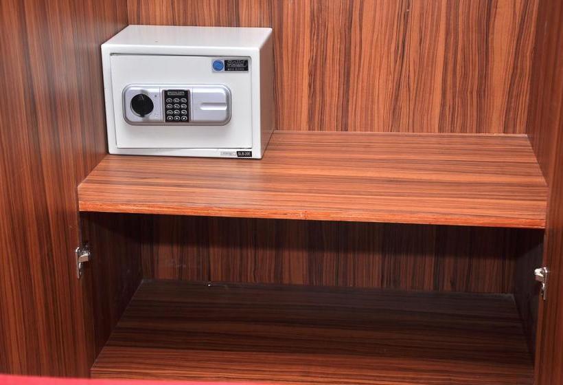 בית מלון כפרי Secrets  Cambodia