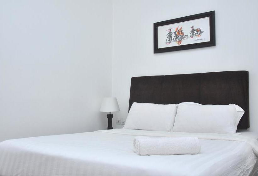 בית מלון כפרי Secrets  Cambodia