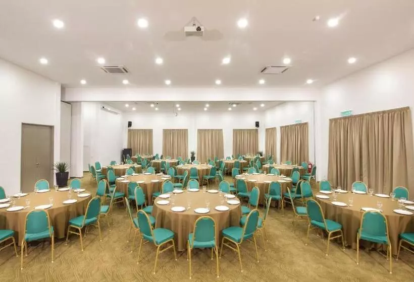 Отель ērya By Suria Hot Spring Bentong